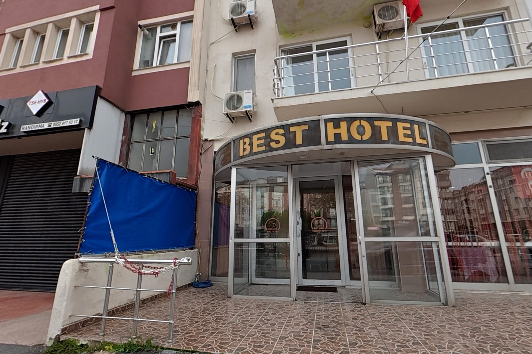 Bandırma Best Hotel girişi, Atatürk Caddesi